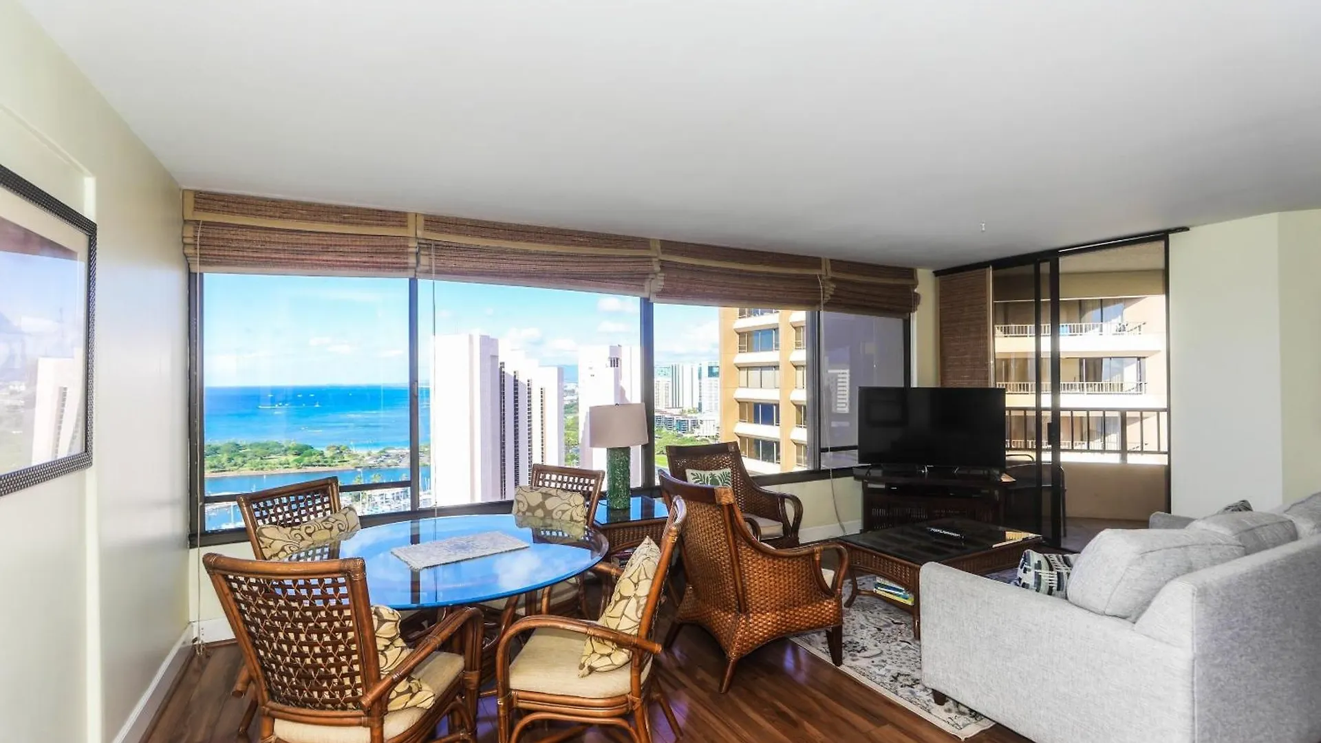 One Bedroom Discovery Bay Condos With Kitchen, Free Wifi & Amazing Views Honolulu Apartment