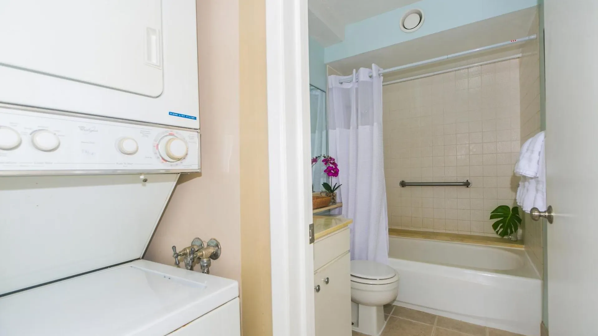 One Bedroom Discovery Bay Condos With Kitchen, Free Wifi & Amazing Views Honolulu 0*,  USA